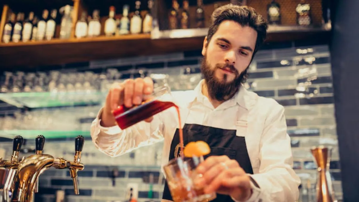 दुनिया का इकलौता मुस्लिम देश, जहां सैलरी स्लिप दिखाने पर शराब मिलेगी; नाम सुनते ही दिमाग हिल जाएगा Saudi Arabia Interesting Facts, Saudi Arabia New Liquor Policy, Saudi Arabia Liquor Salary Slip Rule- India TV Hindi