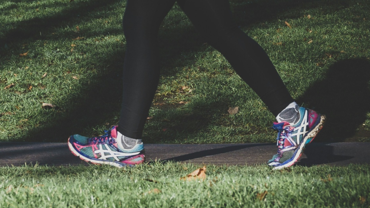 एक महीने तक 10 हजार कदम चलने से कितना वजन कम हो सकता है? जानें मिलेंगे अन्य कौन से फायदे