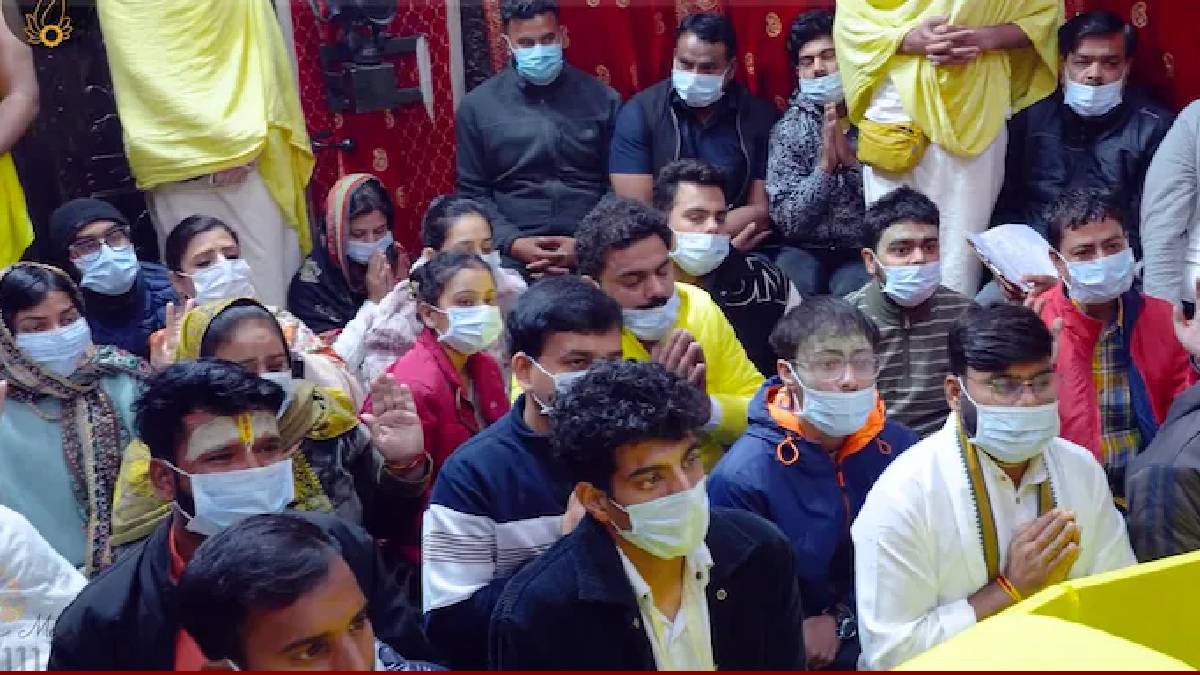 प्रेमानंद जी महाराज के दरबार में पहुंचे पलाश मुच्छल, वायरल हो रही तस्वीरें