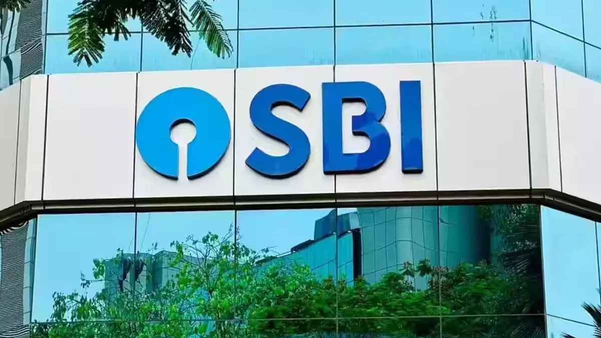 नए साल से पहले SBI का ग्राहकों को झटका! बैंक ने फिक्स्ड डिपॉजिट पर घटा दी ब्याज दरें