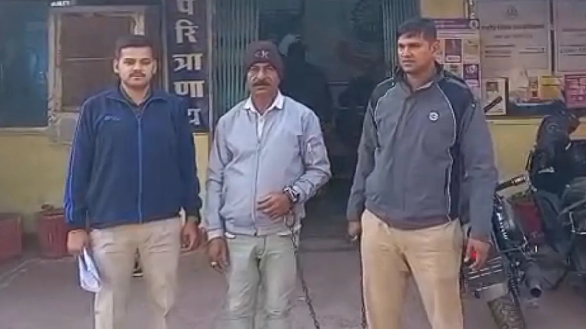 दुर्ग पुलिस ने गुजरात से पकड़ा 54 साल का 'सीरियल दूल्हा', कई महिलाओं को फंसाकर की लाखों की ठगी; तरीका जानकर उड़ जाएंगे होश कई महिलाओं से शादी कर की लाखों की ठगी। - India TV Hindi