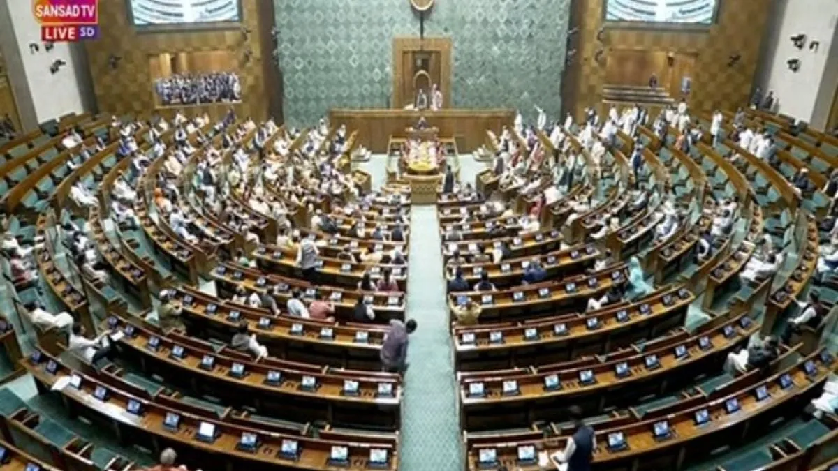 Parliament Winter Session LIVE: वायु प्रदूषण के मुद्दे पर संसद परिसर में विपक्ष का प्रदर्शन, सोनिया गांधी बोलीं- सरकार कुछ करे संसद सत्र- India TV Hindi