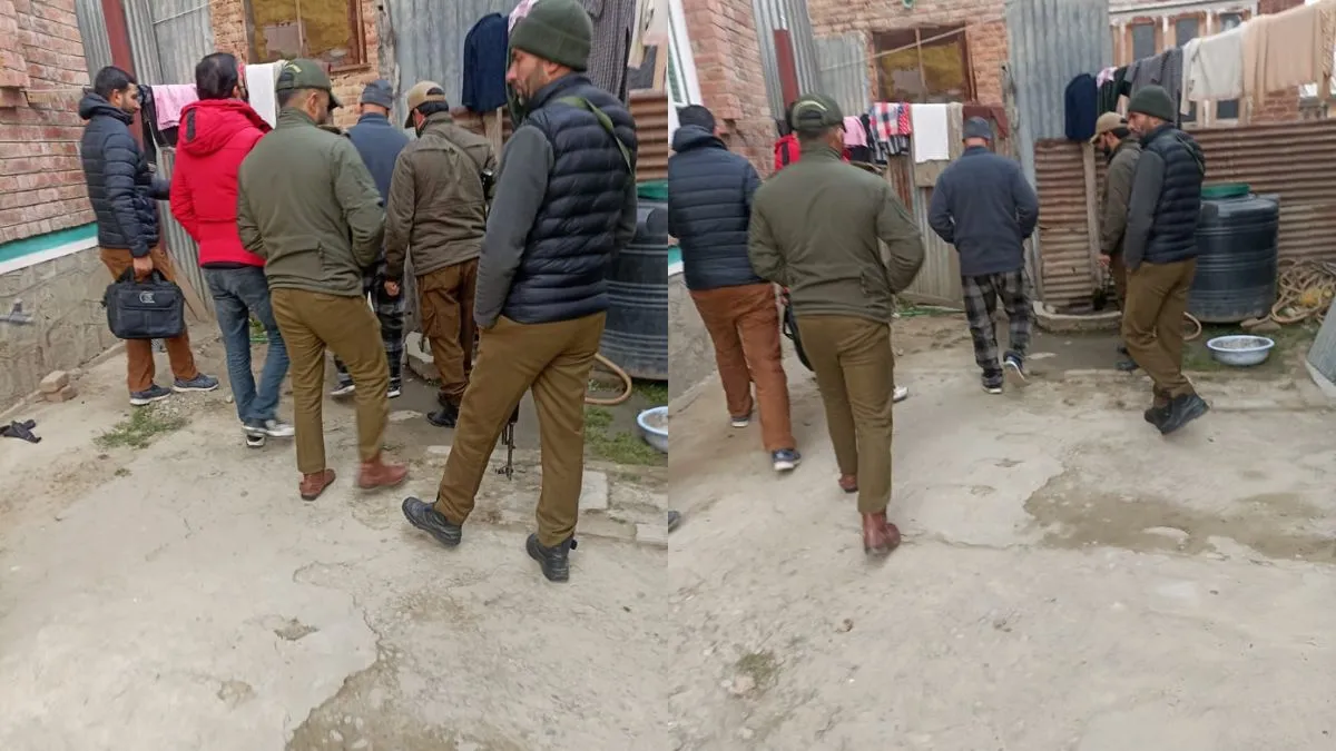 जम्मू-कश्मीर के सात जिलों में आतंकवाद से जुड़े मामले में CIK की ताबड़तोड़ छापेमारी, सुबह से ली जा रही तलाशी छापेमारी करती पुलिस- India TV Hindi