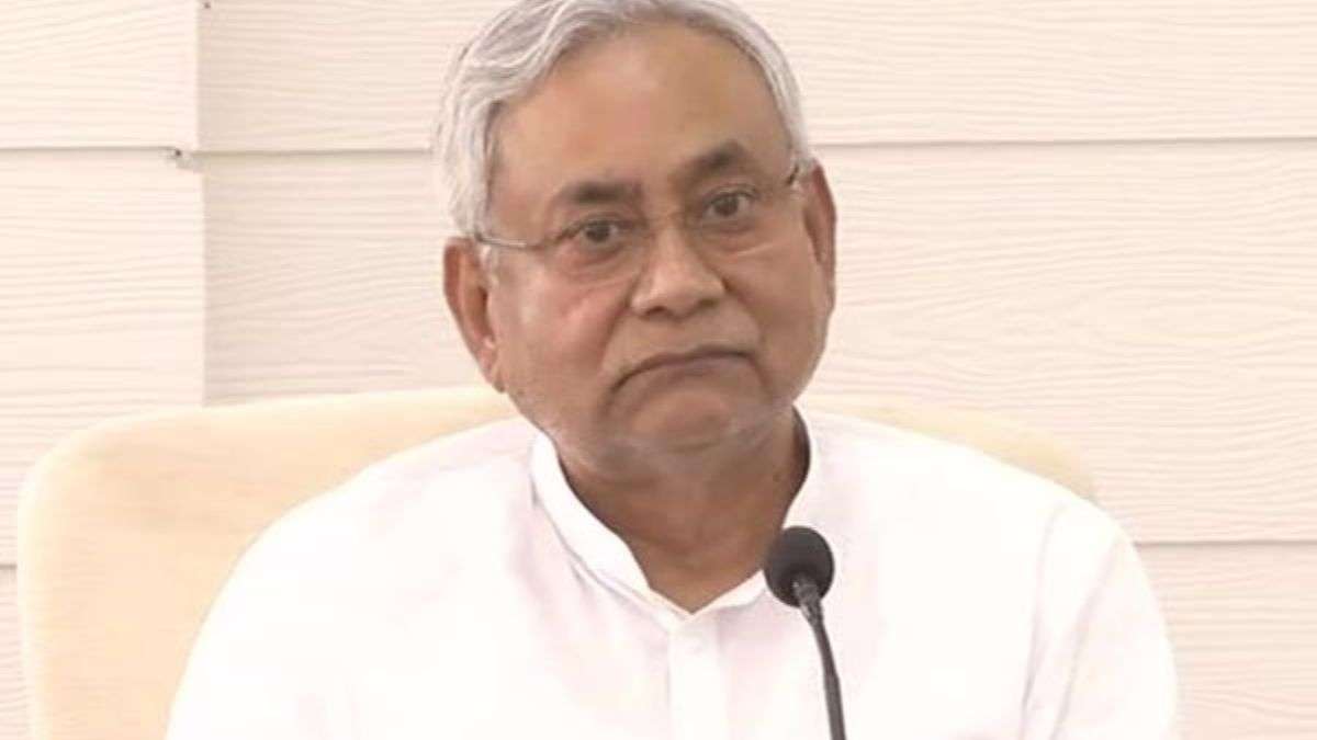 हिजाब विवादः नीतीश कुमार के खिलाफ महाराष्ट्र अल्पसंख्यक आयोग में शिकायत, AIMIM-सपा नेता बोले- ‘माफी मांगे CM’