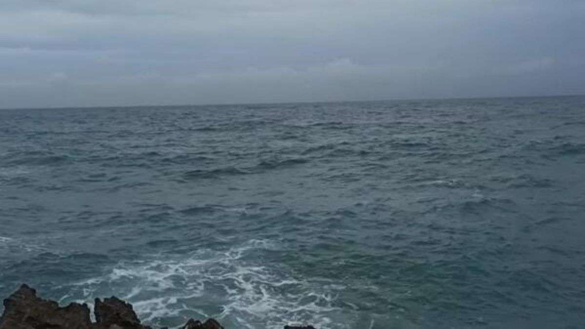 कैरेबियन सागर में ड्रग तस्करों की नाव पर अमेरिका ने किया फिल्मी अंदाज में कब्जा, सैकड़ों नशीले पैकेट बरामद