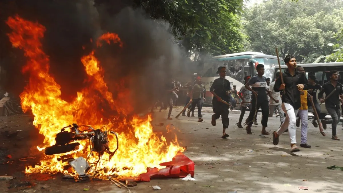 बांग्लादेश में फिर हिंसा ने लिया विकराल रूप, घबराए निर्वाचन आयोग ने मांगी अतिरिक्त सुरक्षा बांग्लादेश में दोबारा हिंसा (प्रतीकात्मक फोटो)- India TV Hindi