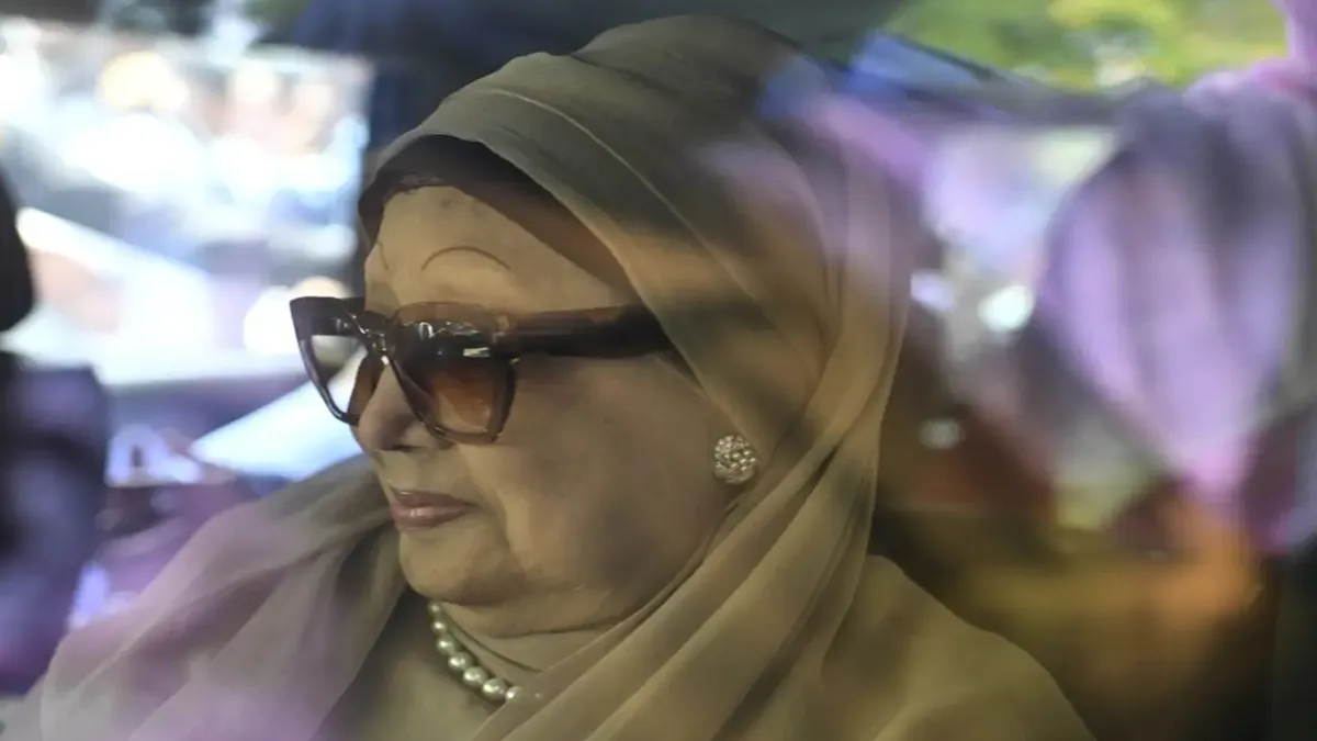 बांग्लादेश की पूर्व प्रधानमंत्री खालिदा जिया वेंटिलेटर पर, हालत बेहद 'नाजुक', पीएम मोदी ने भी जताई चिंता Khaleda Zia- India TV Hindi