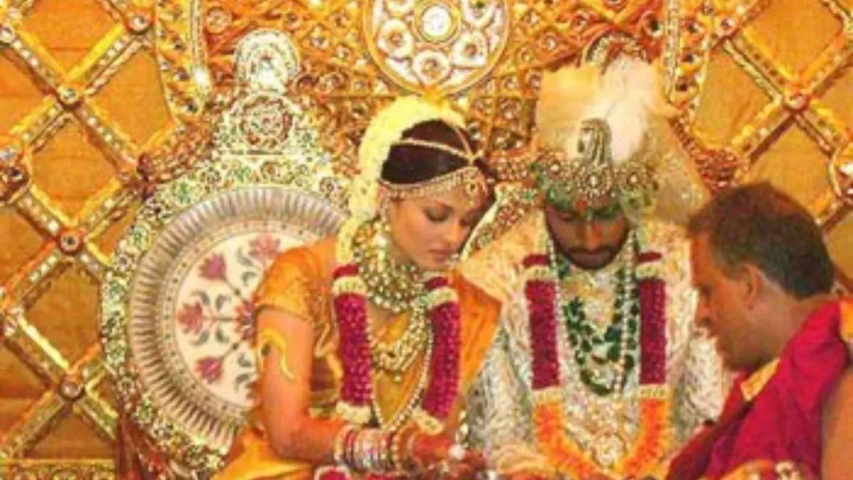 सुपरस्टार की शादी में हुई थी पैप्स की पिटाई, फिर कर दिया पूरे परिवार को बाईकॉट, खुद अमिताभ बच्चन ने सुलटाया था मामला Abhishek Bachchan And Aishwarya Rai- India TV Hindi