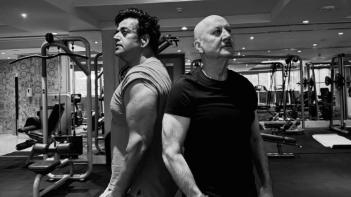 70 साल की उम्र में भी धाकड़ बॉडी, अनुपम खेर ने दिखाए डोले तो रवि किशन भी नहीं रहे पीछ 70 साल की उम्र में भी धाकड़ बॉडी, अनुपम खेर ने दिखाए डोले तो रवि किशन भी नहीं रहे पीछ