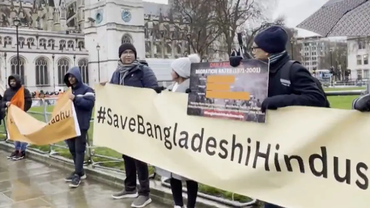 बांग्लादेश में हिंदुओं पर हो रहे हमलों के खिलाफ लंदन में उठी आवाज, देखें VIDEO London Parliament Square Protest- India TV Hindi