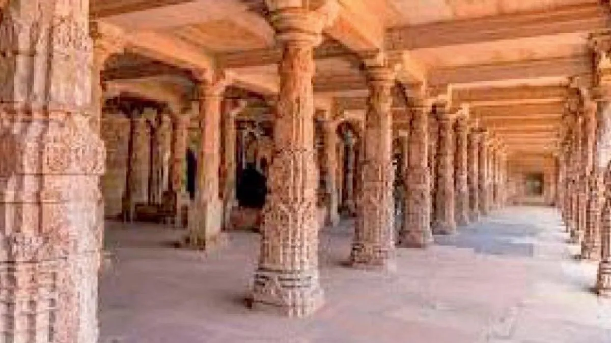 भोजशाला विवाद पर सुप्रीम कोर्ट का अहम फैसला, बसंत पंचमी को दिनभर जारी रहेगी पूजा, 1 से 3 बजे के बीच नमाज भोजशाला।- India TV Hindi