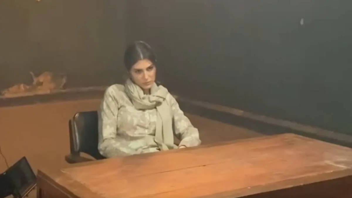 8 की उम्र में ईरान से भागी थी ये हसीना, रिफ्यूजी कैंप में 1 आलू और अंडे के सहारे काटे दिन, तहखाने में रहते थे माता-पिता Elnaaz Norouzi- India TV Hindi