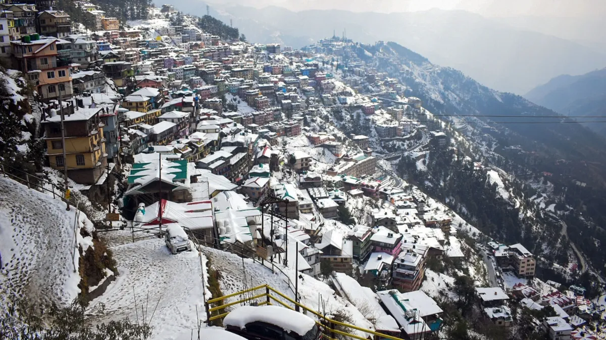 हिमाचल में बारिश-बर्फबारी के कारण 683 सड़क बंद, 5700 ट्रांसफॉर्मर पर भी पड़ा असर hIMACHAL SNOWFALL- India TV Hindi