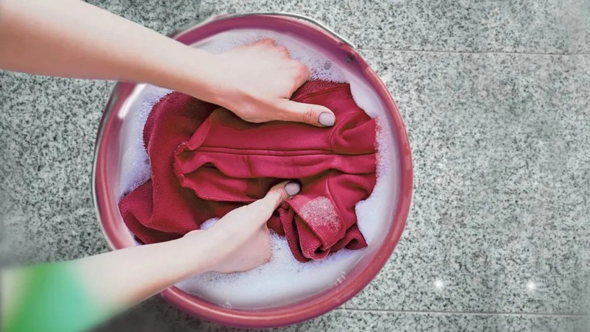 जैकेट धोने का आसान तरीका, बिना रगड़े ही निकल जाएंगे सारे दाग, नई जैसी चमकने लगेंगी जैकेट धोने का आसान तरीका- India TV Hindi