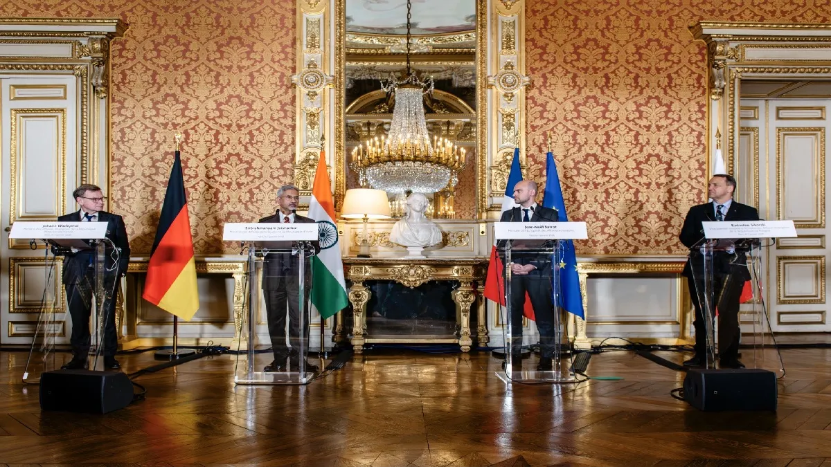 रूसी तेल की खरीद पर अमेरिकी दबाव के बीच पोलैंड ने किया भारत का समर्थन, कहा- 'हम संतुष्ट हैं' S Jaishankar with German Foreign Minister Johann Wadephul (extreme left), French Foreign Minister Je- India TV Hindi