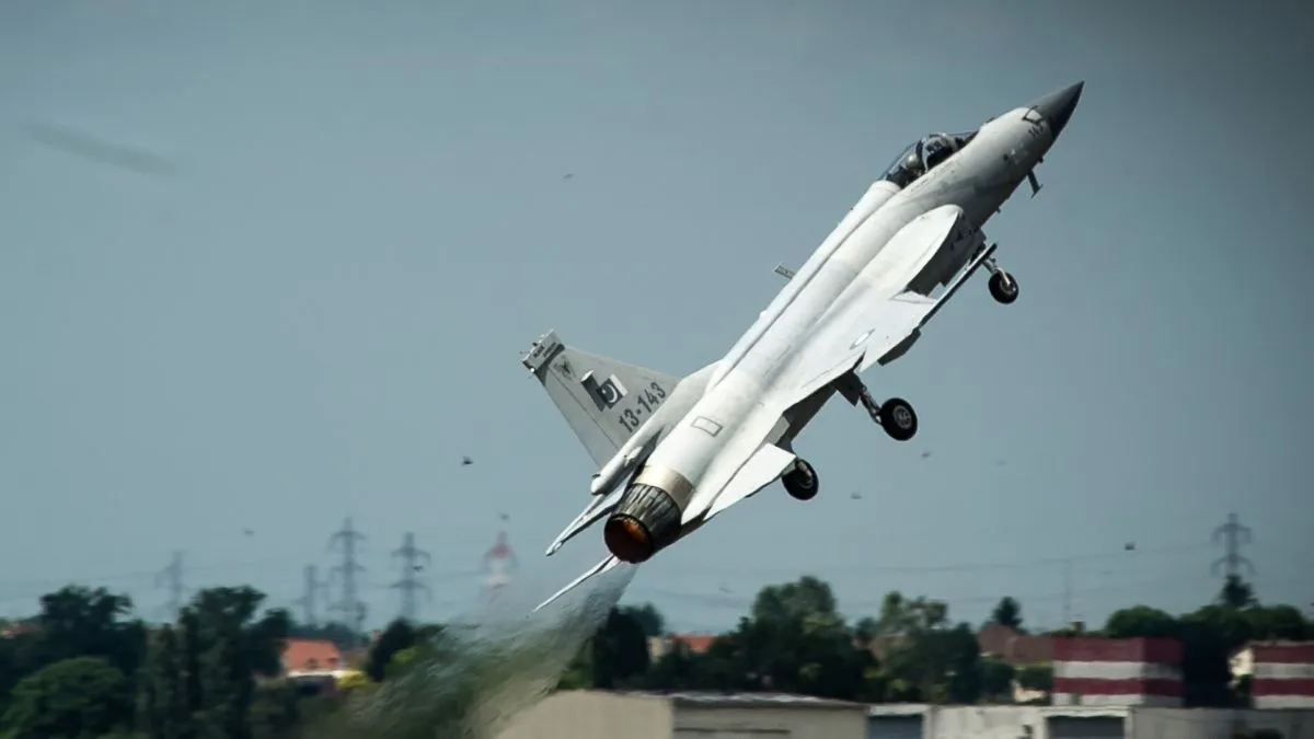 पाकिस्तान से JF-17 लड़ाकू विमान खरीदेगा बांग्लादेश! जानें भारत पर इसका कितना होगा असर Bangladesh JF-17 deal, Pakistan Bangladesh defence cooperation- India TV Hindi