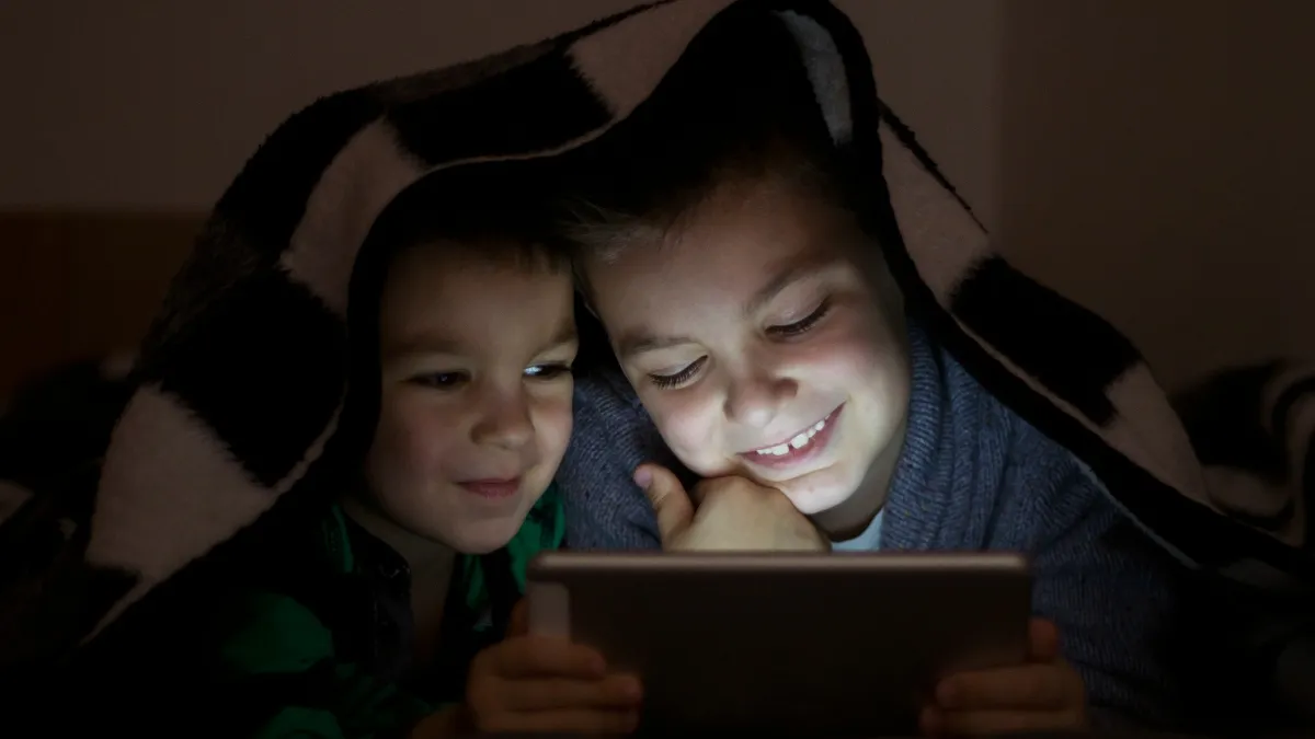 YouTube का परेशान पेरेंट्स को गिफ्ट, बच्चों को Shorts देखने से आसानी से कर पाएंगे कंट्रोल Kids Watching YouTube Shorts- India TV Hindi