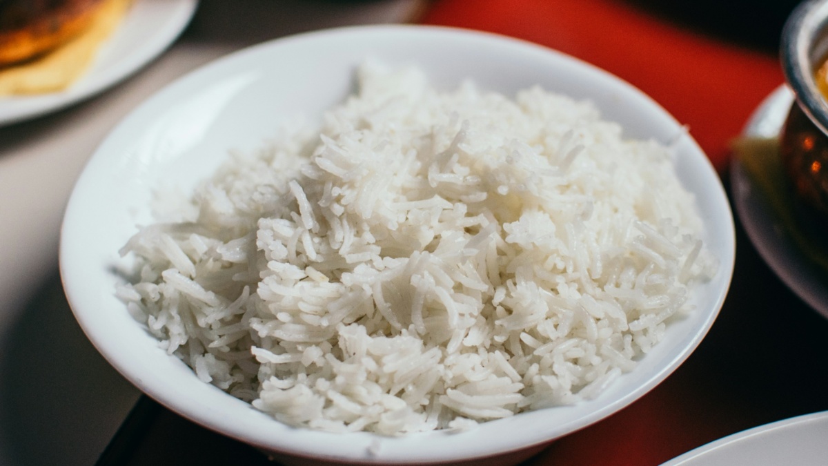 फर्मेंटेड चावल खाने से क्या होता है? जानें सेहत के लिए कितना फायदेमंद है बासी चावल और क्या है सेवन का सही तरीका