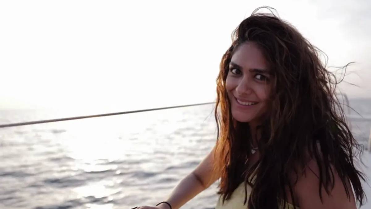 धनुष के साथ शादी की अफवाहों के बाद मृणाल ठाकुर ने शेयर किया पहला वीडियो