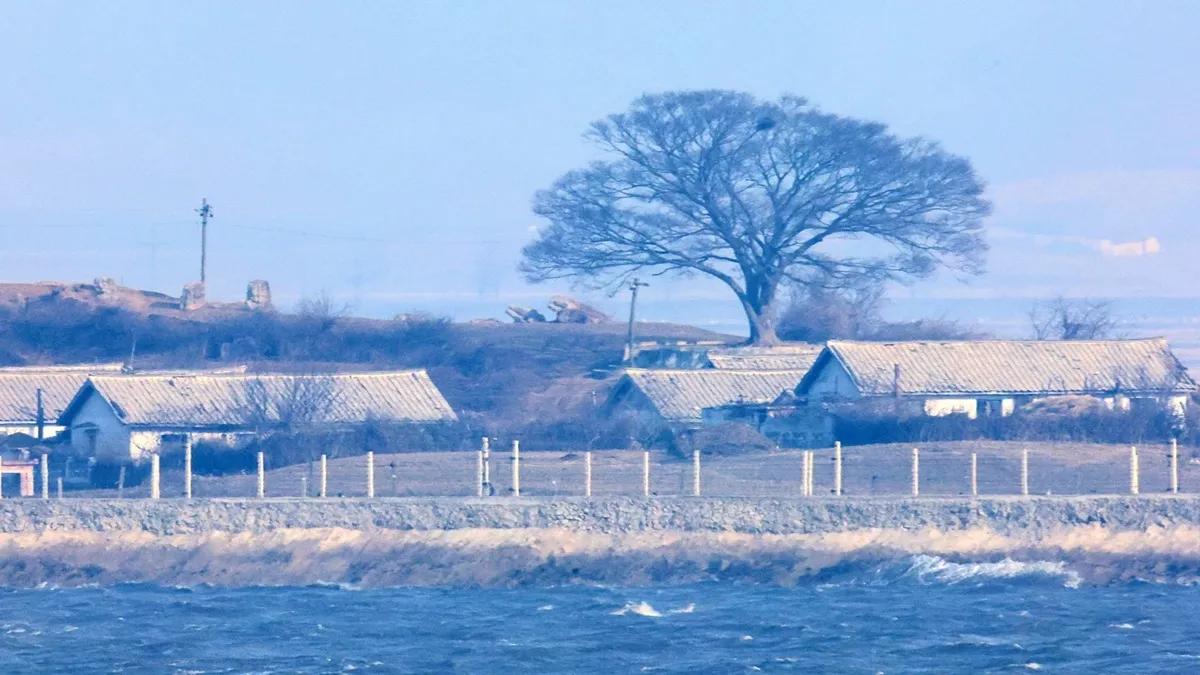 उत्तर कोरिया ने दक्षिण कोरिया पर लगाया जासूसी का आरोप, मार गिराया ड्रोन; बढ़ा तनाव South Korea And North Korea Border Area- India TV Hindi