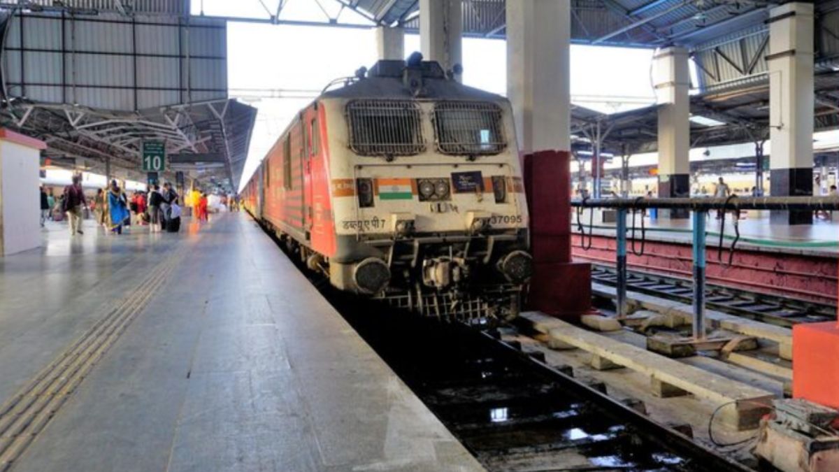 Indian Railway Facts, Interesting Facts : किस रेलवे स्टेशन पर रविवार को ट्रेन का हॉर्न नहीं बजता - India TV Hindi