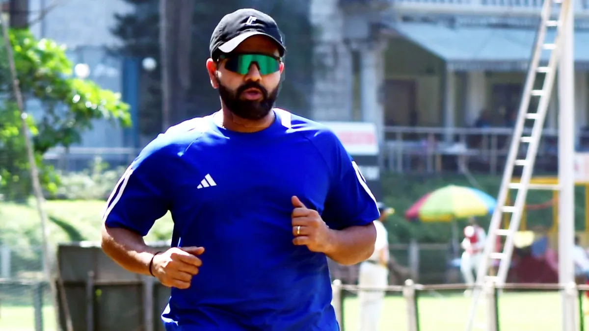 रोहित शर्मा से फैन ने पूछा वड़ा पाव खायेंगे? हिटमैन के रिएक्शन ने कर दिया सभी को हैरान, देखें VIDEO Rohit Sharma- India TV Hindi