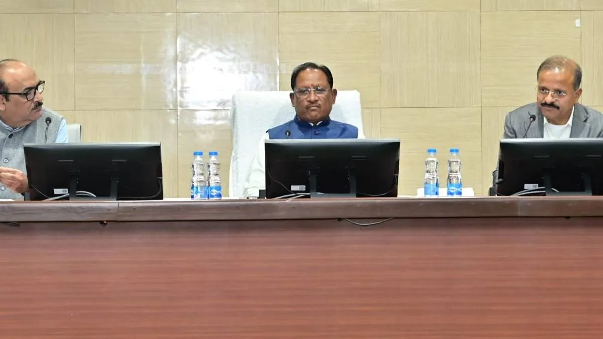 सीएम साय की अधिकारियों के साथ उच्चस्तरीय बैठक, नक्सलियों के खात्मे को लेकर हुई अहम चर्चा, बस्तर के विकास पर भी फोकस सीएम साय की अधिकारियों के साथ उच्चस्तरीय बैठक - India TV Hindi