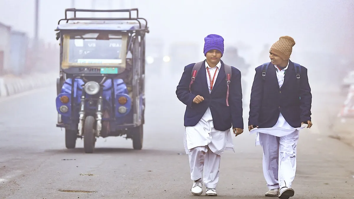 देश के इस राज्य में कल 12वीं तक के सभी स्कूल बंद, भारी बारिश और बर्फबारी से बुरा हाल school children- India TV Hindi