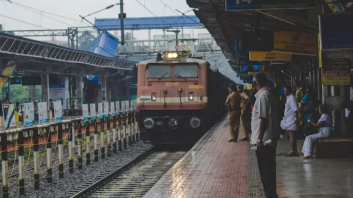 ट्रेन की एक बोगी कितने रुपये में बनती है, कभी सोचा है; इतने खर्चे में खरीद सकते हैं लग्जरी 3BHK फ्लैट ट्रेन का कोच। - India TV Hindi