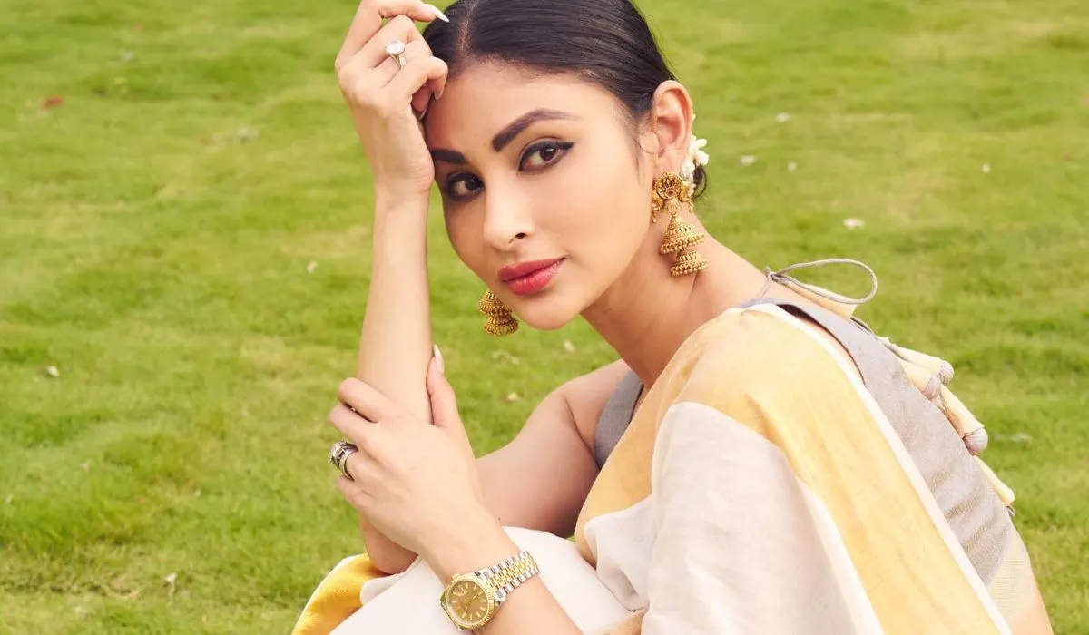 मौनी रॉय के साथ स्टेज पर हुई बदसलूकी, हरियाणा इवेंट के दौरान एक्ट्रेस पर किए भद्दे कमेंट्स, बोलीं- परेशान किया... Mouni Roy- India TV Hindi