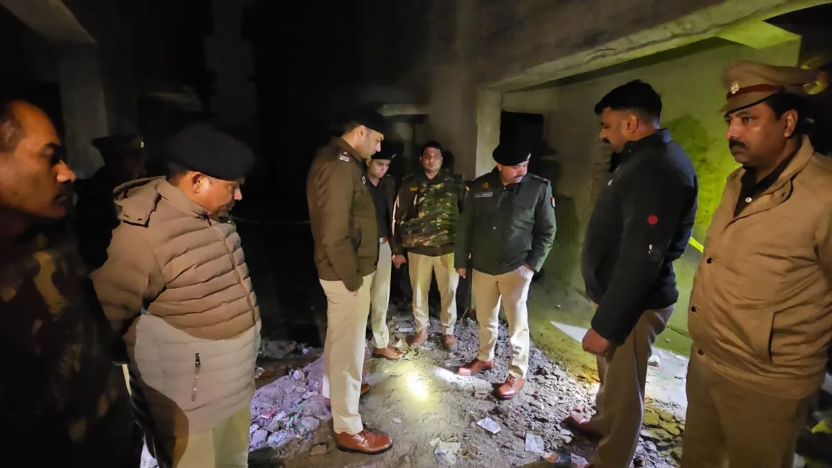 यूपी के आगरा में पुलिस एनकाउंटर, हत्या का आरोपी अरबाज खान हुआ ढेर, कांस्टेबल भी घायल up agra encounter- India TV Hindi