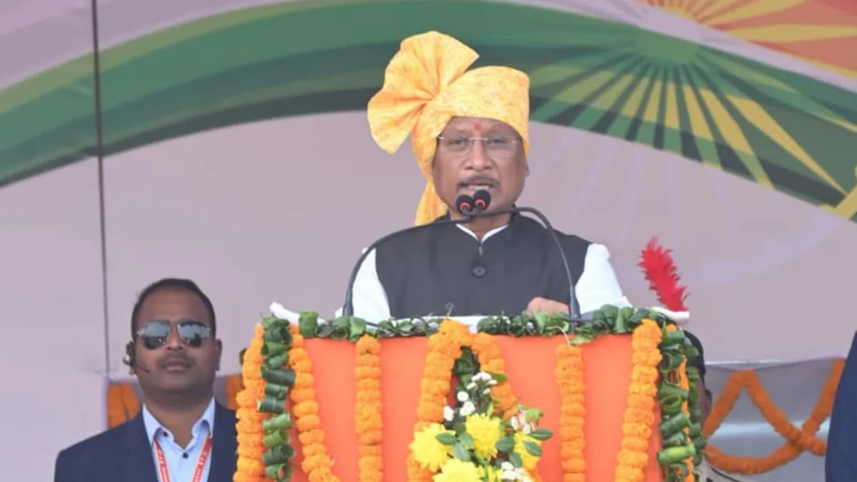 सीएम साय ने बिलासपुर में फहराया तिरंगा, शहीदों के परिजनों को सम्मानित किया, कहा- 'मनखे-मनखे एक समान' CM Vishnu deo sai- India TV Hindi