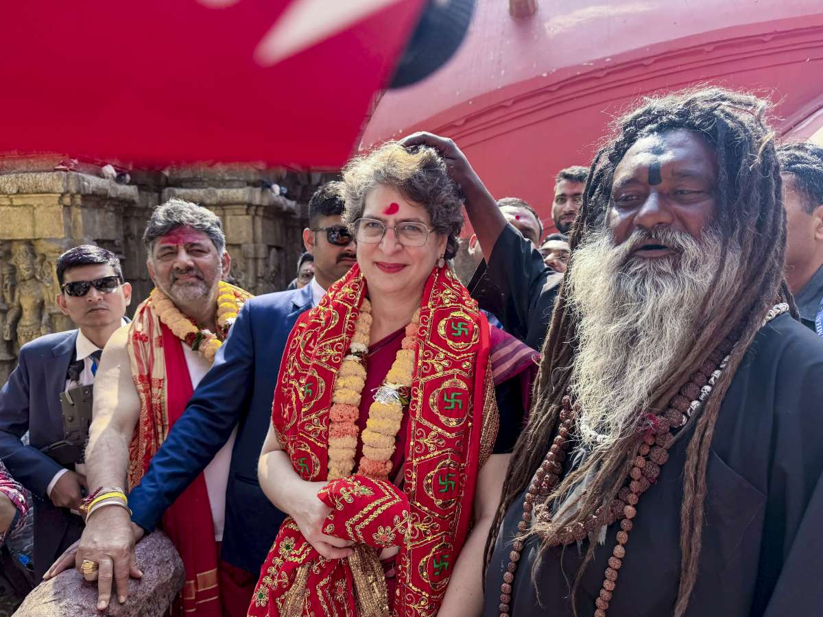 गुवाहाटी: मुख्यमंत्री हिमंत बिस्वा सरमा के बयान का प्रियंका गांधी ने दिया तीखा जवाब, बोलीं-ऐसी राजनीति कौन करता है भला