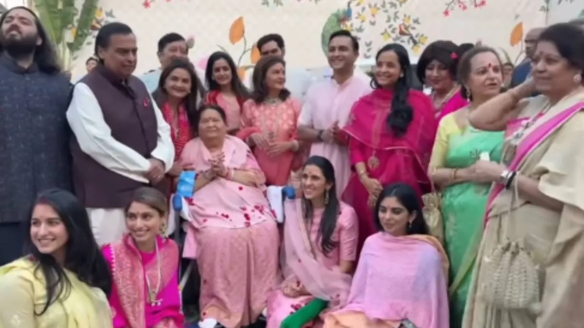 अंबानी परिवार के सबसे बड़े सदस्य का अनोखे अंदाज में मनाया गया बर्थडे, पूरी फैमिली पहुंची नाथद्वारा, श्रीनाथजी मंदिर में किए दर्शन ambani family- India TV Hindi
