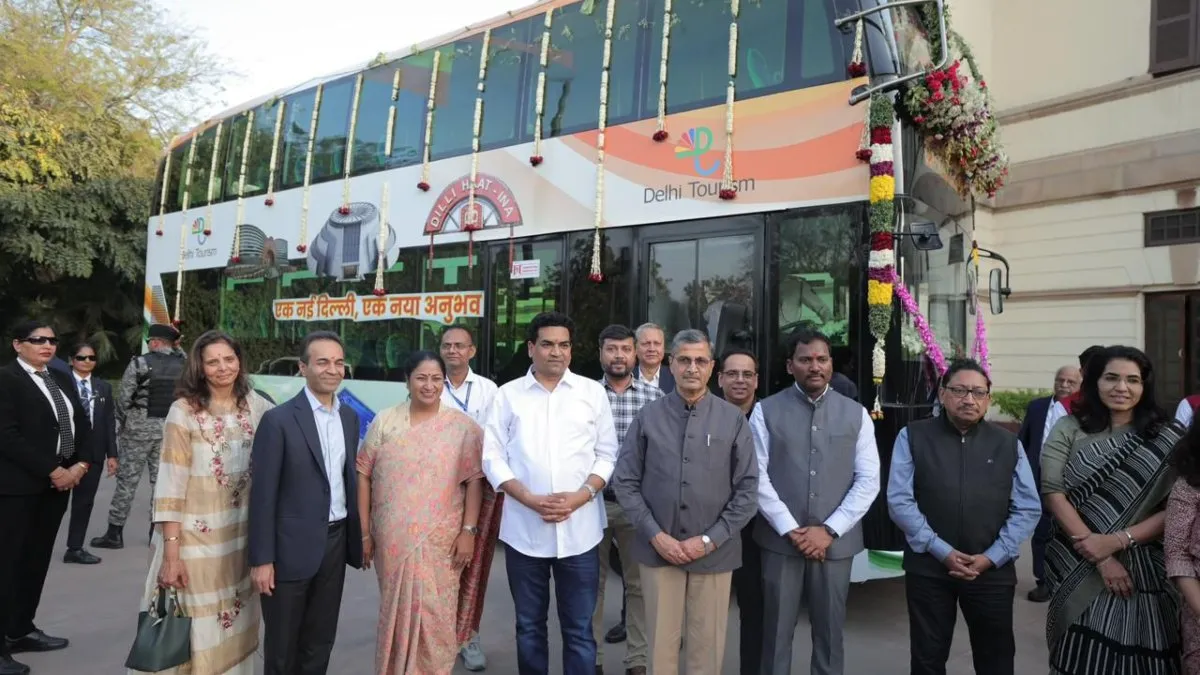 देखो मेरी दिल्ली: डबल डेकर पर्यटक बस सेवा शुरू, मुख्यमंत्री रेखा गुप्ता ने दिखाई हरी झंडी Delhi cm rekha double decker bus- India TV Hindi