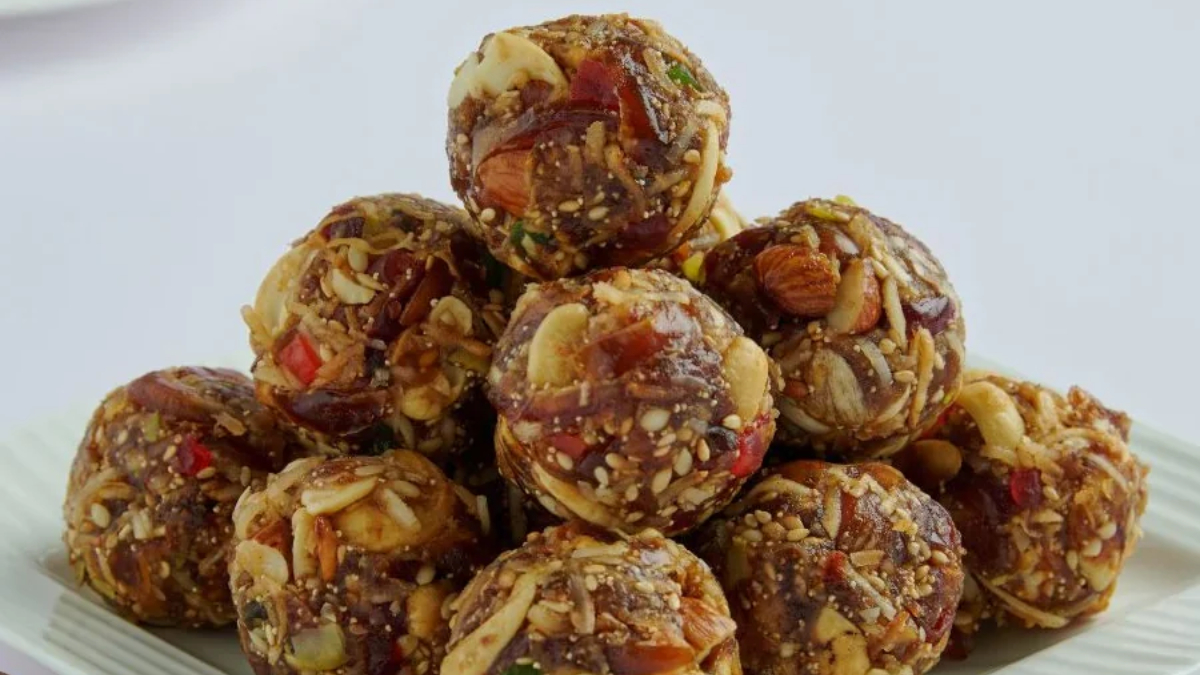 रोज ड्राई फ्रूट्स खाना भूल जाते हैं तो बनाकर रख लें ये लड्डू, नाश्ते में 1 लड्डू खाने से मिलेगी ताकत