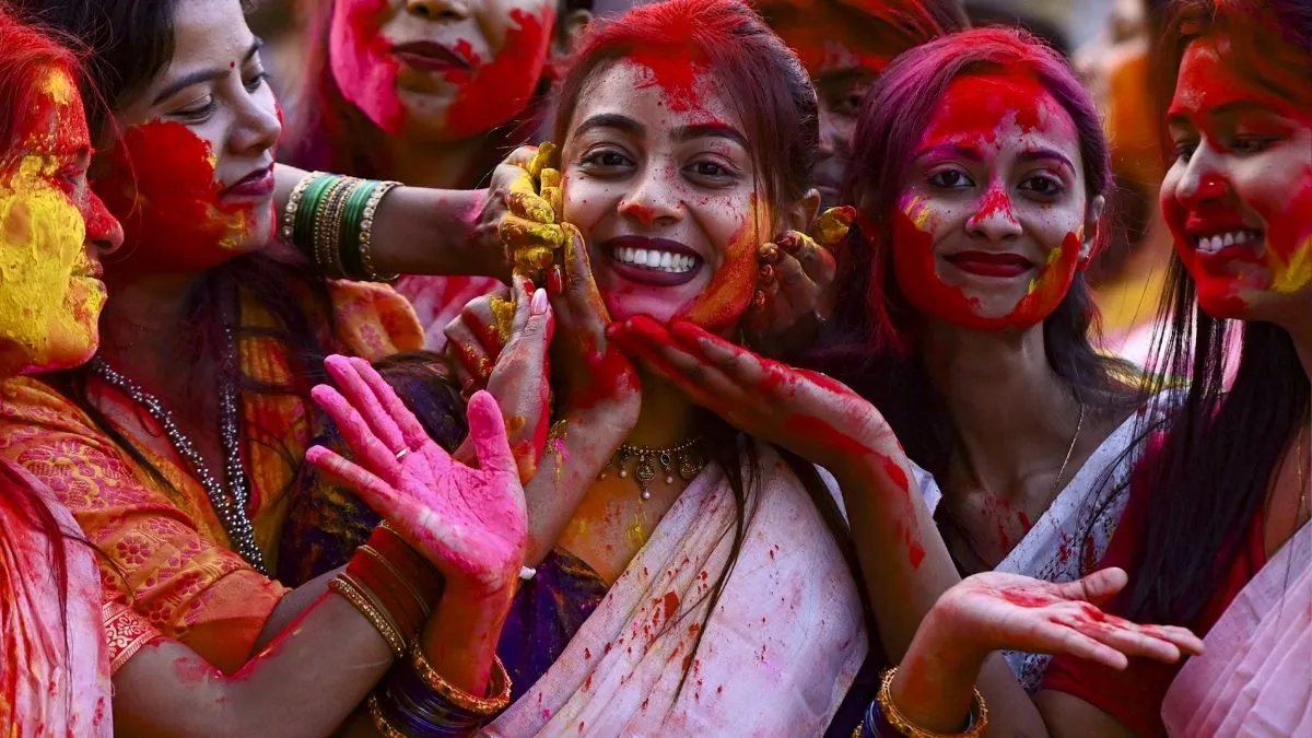 First Holi after Marriage: शादी के बाद नई दुल्हन को पहली होली ससुराल में मनानी चाहिए या नहीं, जानिए क्या कहती हैं परंपराएं First Holi after Marriage- India TV Hindi