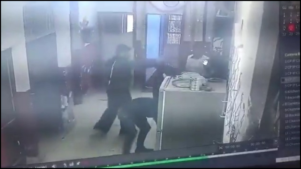 जम्मू-कश्मीर में हाई अलर्ट… किशोर सुधार गृह से भागे 2 पाकिस्तानी नागरिक; पुलिस पर हमले का VIDEO आया सामने