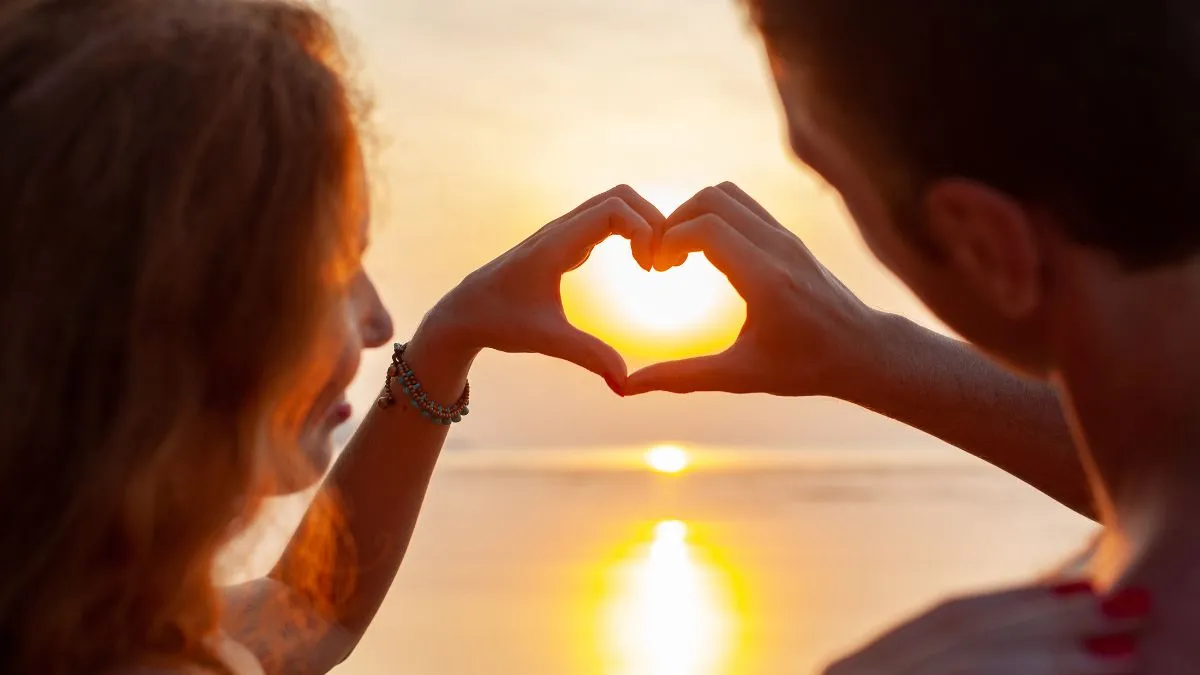 Love Horoscope 19 February 2026: इन 3 राशियों की लव लाइफ में आएगा टर्निंग प्वाइंट, रिश्तों में बढ़ेगी नजदीकियां मिलेगा इजहार करने का मौका, पढ़ें आज का लव राशिफल Love Rashifal 19 February 2026- India TV Hindi