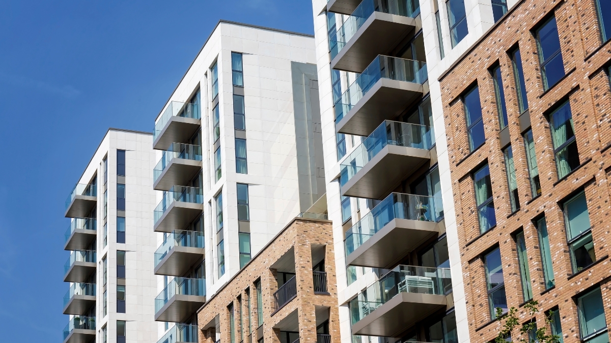 रियल एस्टेट का बदला रुख! बिल्डर बना रहे करोड़ों के फ्लैट, लेकिन अफोर्डेबल हाउसिंग क्यों हो गई गायब?