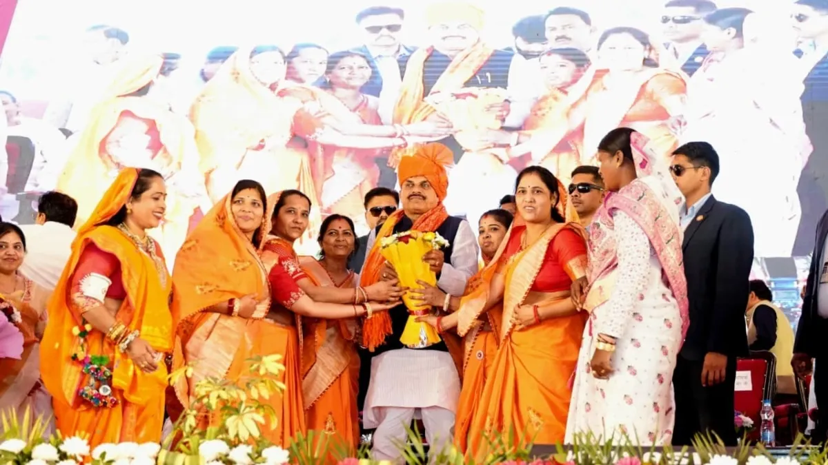 "लक्ष्मी और अन्नपूर्णा स्वरूप हैं प्रदेश की बहनें", CM मोहन यादव ने 1.25 करोड़ खातों में भेजे 1500 रुपये 5 लाख स्व-सहायता समूहों से 62 लाख महिलाएं हुईं आत्मनिर्भर- India TV Hindi