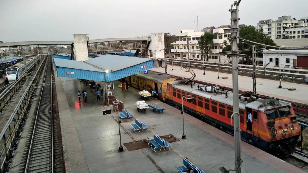 न दिल्ली, न मुंबई फिर किस रेलवे स्टेशन के पास हैं 23 प्लेटफॉर्म, यहां चलते-चलते फूलने लगती है सांस which railway station has 23 platforms, 23 platforms railway station name, railway station interesti- India TV Hindi