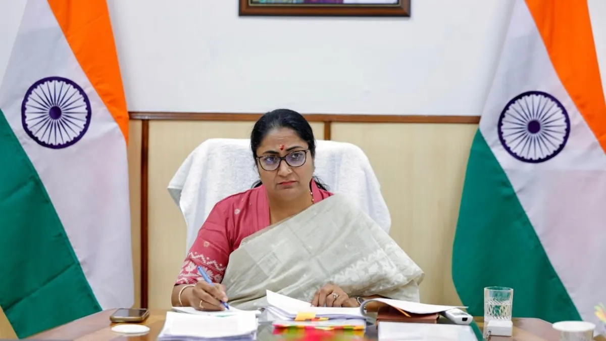 दिल्ली की सड़कों का होगा कायाकल्प, CM रेखा गुप्ता ने 802 करोड़ रुपये की परियोजना को दी मंजूरी दिल्ली की मुख्यमंत्री रेखा गुप्ता- India TV Hindi