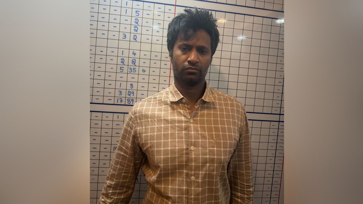 रिटायर्ड नेवी कैप्टन पिता और डेंटिस्ट मां की बेटे ने की हत्या, पेशे से है सॉफ्टवेयर इंजीनियर