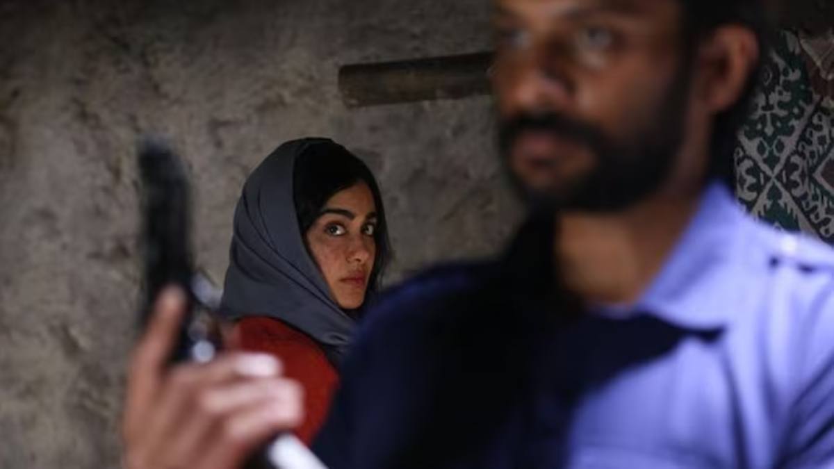 विवादों के बवंडर झेलकर भी हुई ब्लॉकबस्टर, 15 करोड़ बजट में छापे 300 करोड़