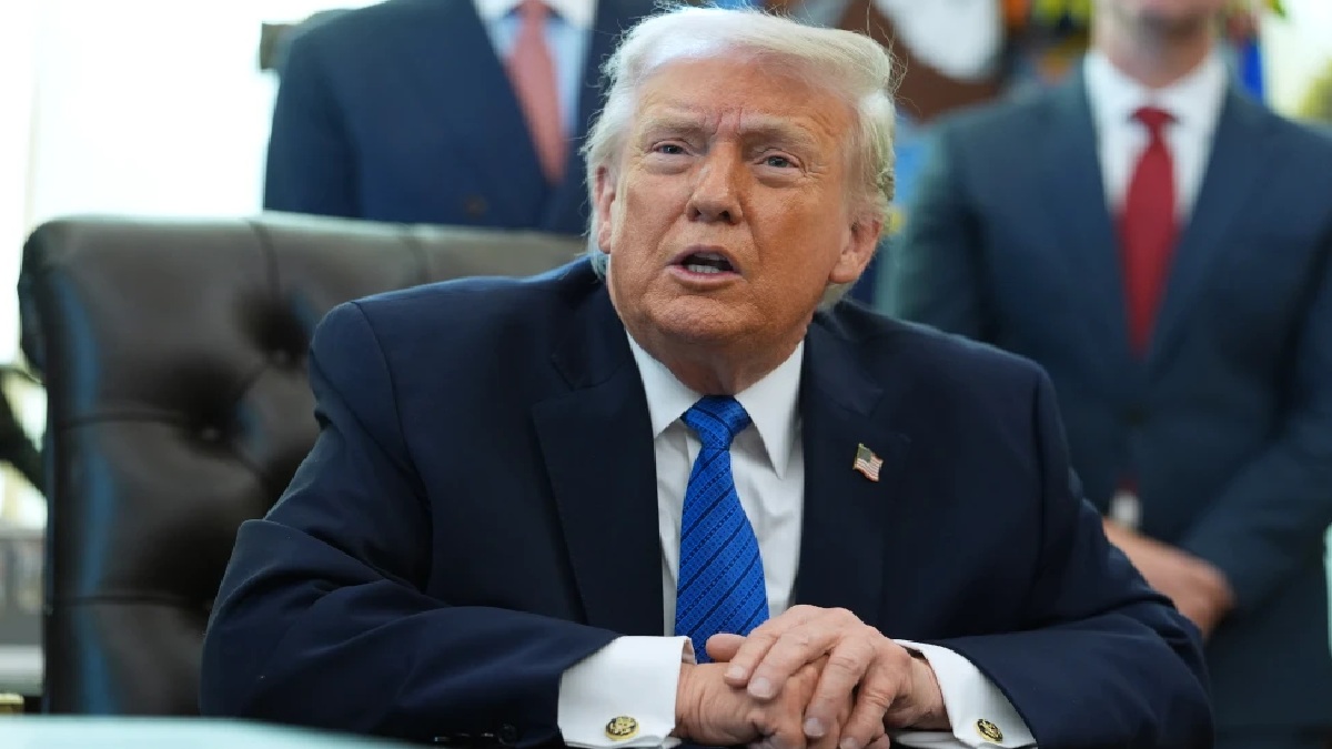 सुप्रीम कोर्ट के फैसले से बेपरवाह ट्रंप ने फिर दिया झटका, ग्लोबल टैरिफ बढ़ाकर 15 फीसदी किया