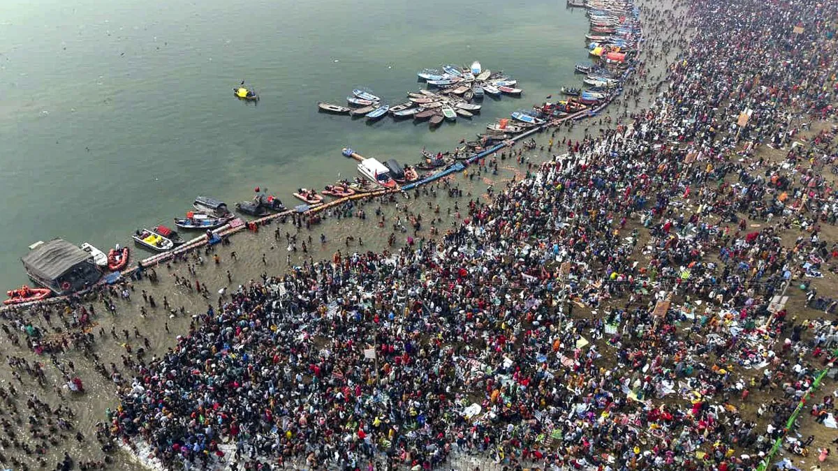 माघी पूर्णिमा पर उमड़ा आस्था का जन सैलाब, संगम तट पर 2.10 करोड़ श्रद्धालुओं ने लगाई डुबकी, जानिए कब खत्म होगा माघ मेला माघी पूर्णिया पर संगम तट का दृश्य- India TV Hindi