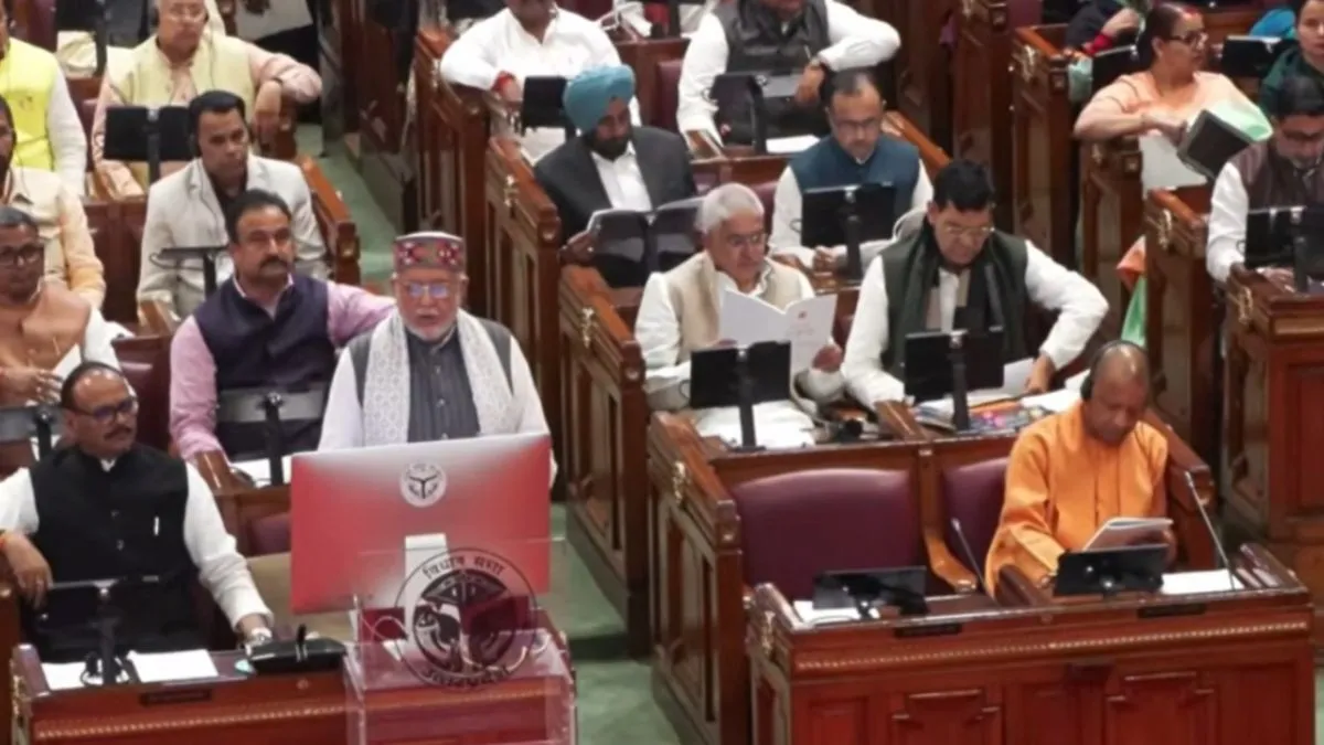 UP Budget 2026 Live Updates: टैबलेट/स्मार्ट फोन के लिए 2,374 करोड़, छात्राओं को स्कूटी के लिए चार सौ करोड़ रुपये; यूपी बजट में बड़े ऐलान बजट भाषण देते वित्त...- India TV Hindi