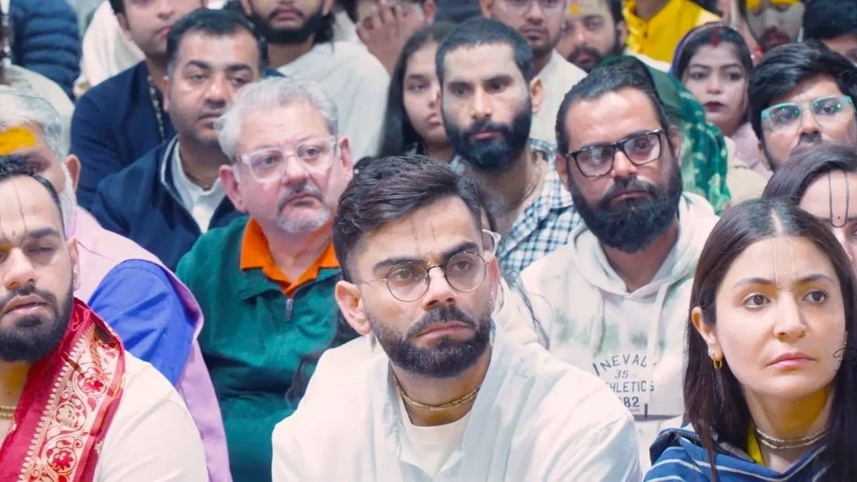 माथे पर चंदन, गले में कंठी, सादगी भरे अंदाज में अनुष्का-विराट, बेटे अकाय के जन्मदिन पर लिया प्रेमानंद महाराज का आशीर्वाद virat anushka - India TV Hindi