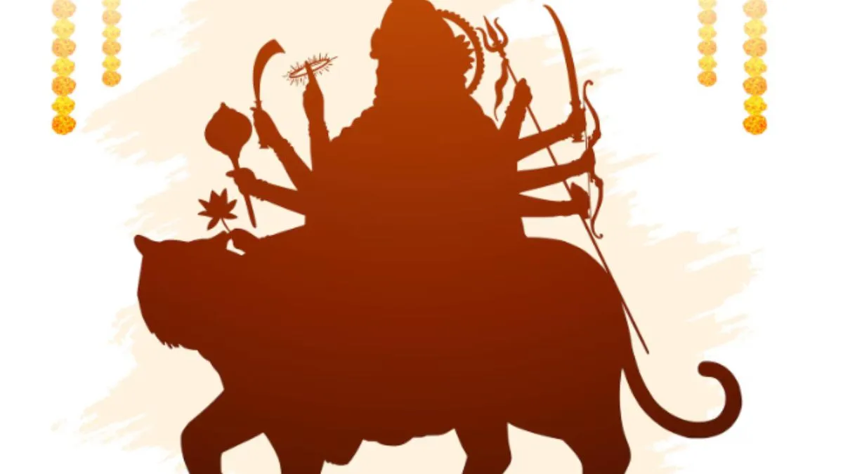 नवरात्रि के नौ दिनों में आपको कपूर के साथ 2 लौंग डालकर जलानी चाहिए और इसका धुआं पूरे घर में फैलाना चाहिए। ऐसा करने से घर से नकारात्मकता दूर होती है और राहु-केतु का बुरा असर भी कम होता है। 